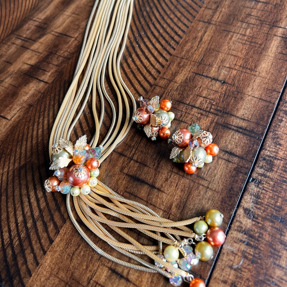 Lovely Vintage necklace and clip earrings